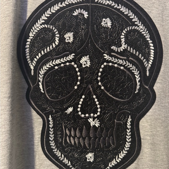 Black Skull Hanes Heather Gray V-Neck Size 2XL - Picture 2 of 6